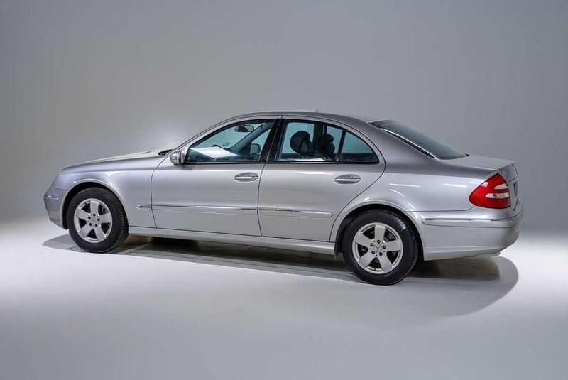 Usado Mercedes E280 Avantgarde 230 CV (169 kW) 2006 Plateado Berlina