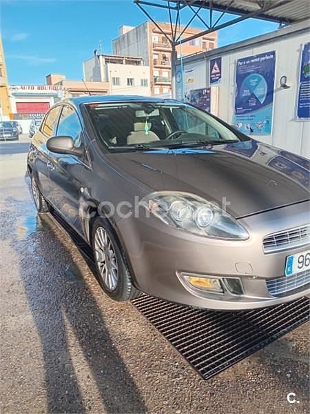 Usado Fiat Bravo Dynamic 105 CV (77 kW) 2010 Beige Utilitario