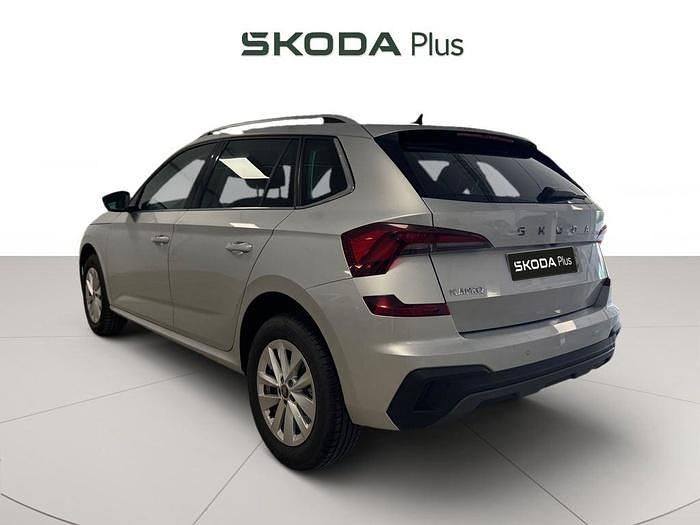 Usado Skoda Kamiq Selection 115 CV (84 kW) 2025 Gris plata SUV