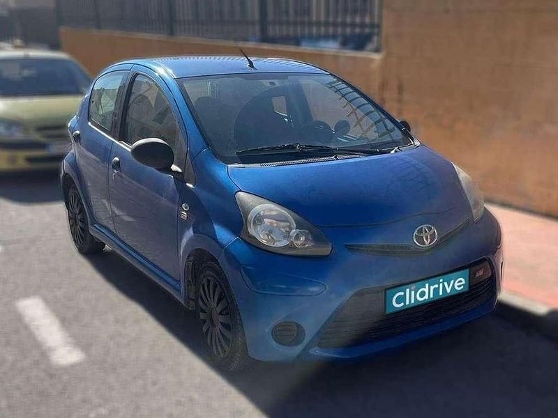 Usado Toyota Aygo Live 68 CV (50 kW) 2013 Azul Utilitario