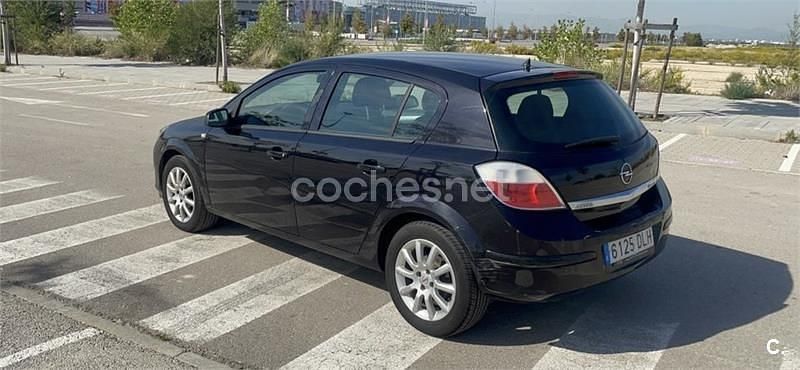 Usado Opel Astra Enjoy 105 CV (77 kW) 2005 Negro Berlina