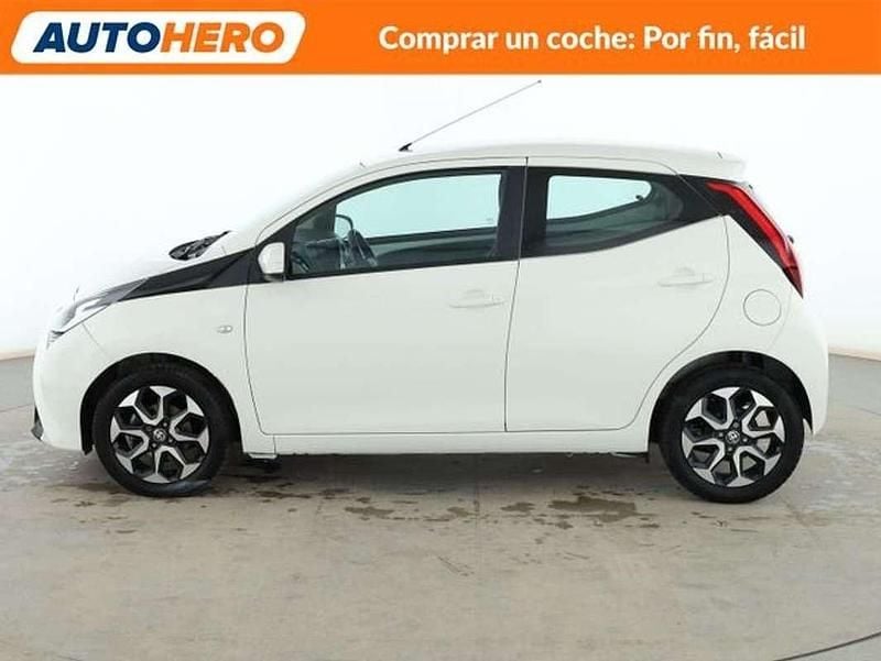 Usado Toyota Aygo X-play 69 CV (50 kW) 2019 Blanco Utilitario