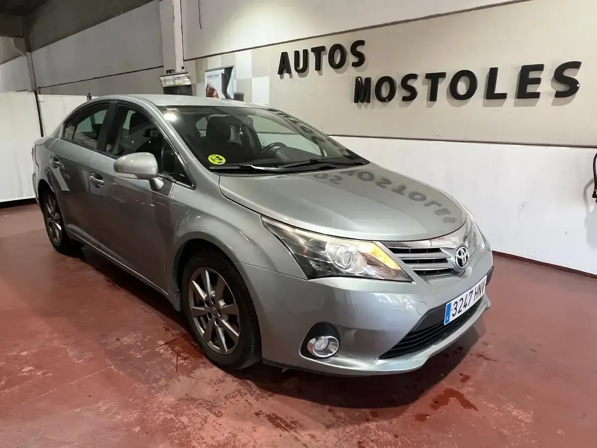 Usado Toyota Avensis Executive 124 CV (91 kW) 2013 Berlina