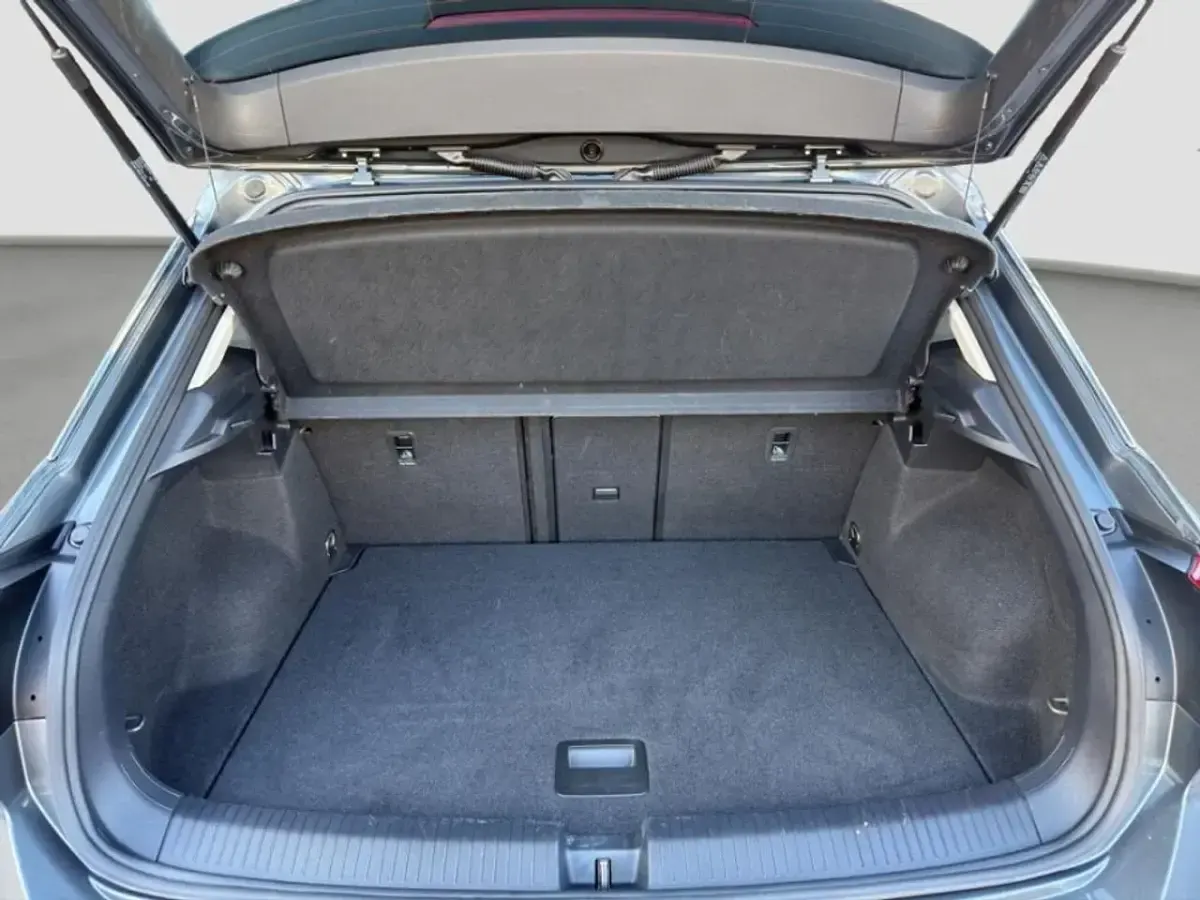 Usado VW T-Roc Advance 110 CV (80 kW) 2021 Gris SUV