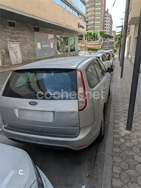 Usado Ford Focus Trend 109 CV (80 kW) 2008 Gris / plata Familiar