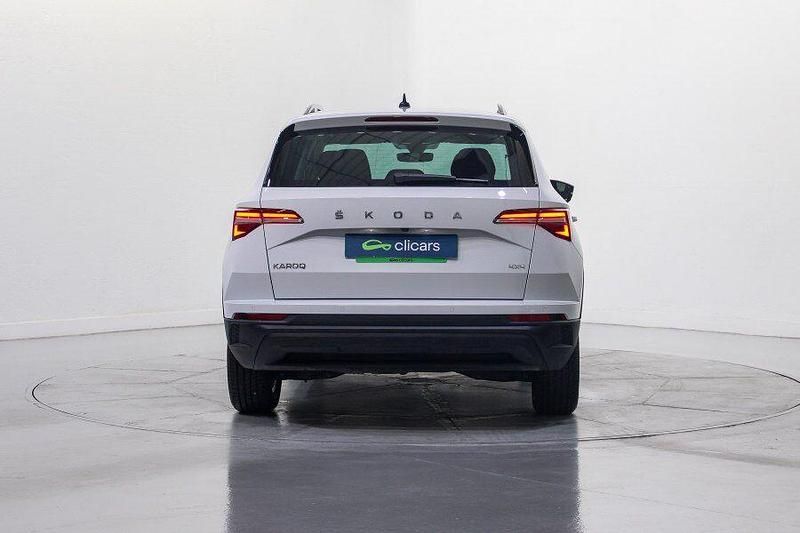 Usado Skoda Karoq Ambition 150 CV (110 kW) 2023 Blanco SUV