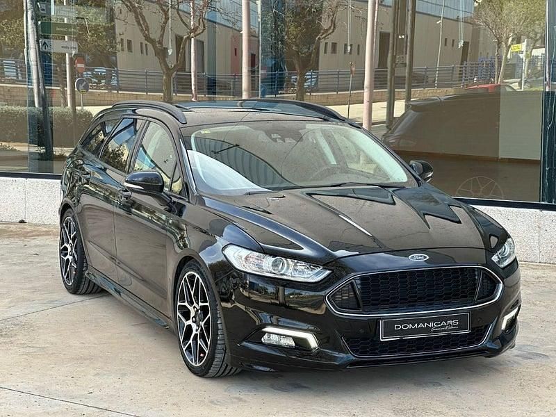 Usado Ford Mondeo ST-Line 180 CV (132 kW) 2017 Negro Familiar