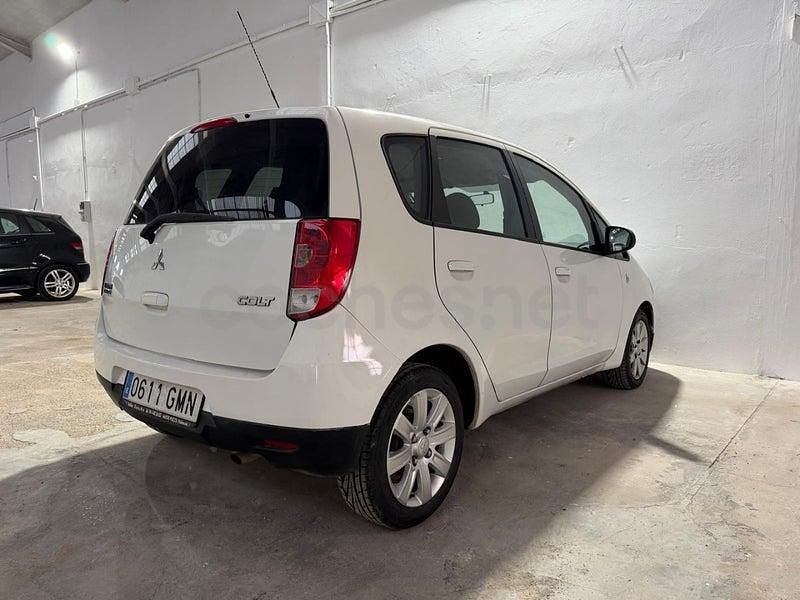 Usado Mitsubishi Colt Invite 75 CV (55 kW) 2009 Blanco Monovolumen
