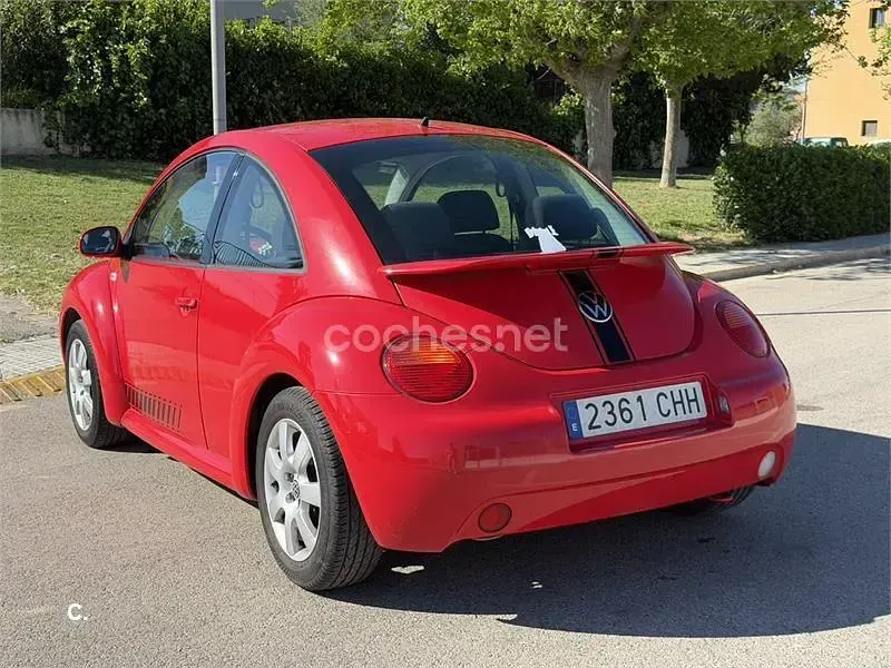 Usado VW New Beetle 102 CV (75 kW) 2003 Rojo Utilitario