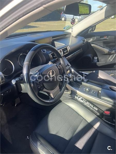 Usado Lexus IS300h Executive Line 223 CV (164 kW) 2014 Gris / plata Berlina