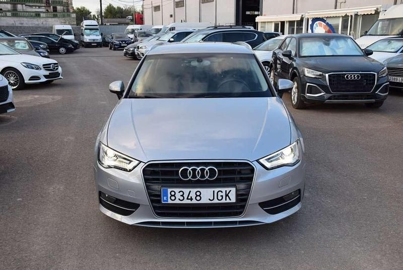 Usado Audi A3 Sportback Attraction 110 CV (80 kW) 2015 Gris Utilitario