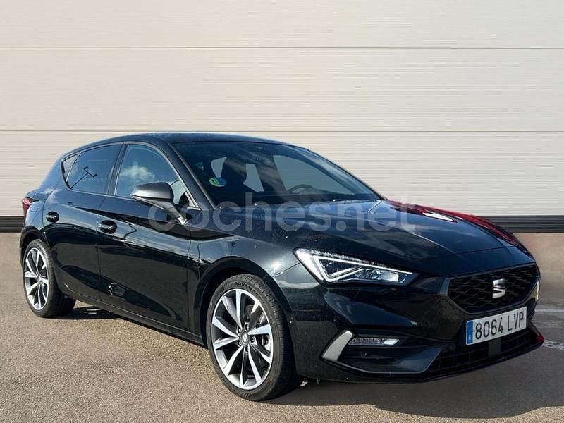 Negro Usado 2021 Seat Leon FR Berlina | 22.500 € (Precio justo) - Imagen 1/4