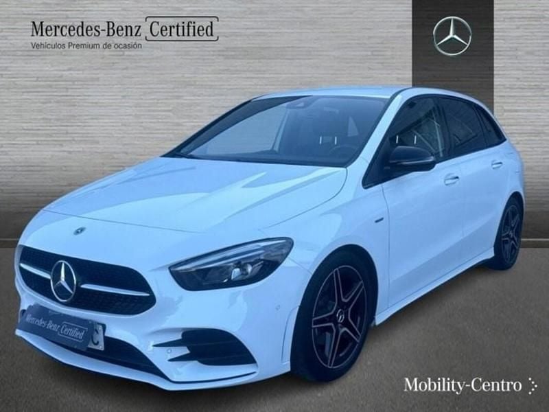 Usado Mercedes B200 AMG line 150 CV (110 kW) 2021 Blanco polar  pintura unicolor Monovolumen