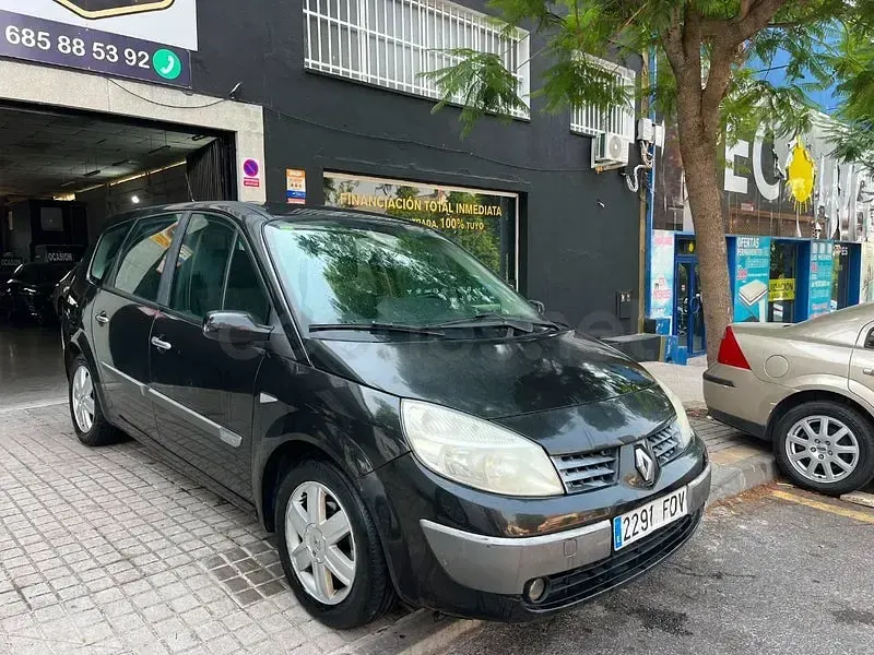 Usado Renault Grand Scénic II Dynamique 130 CV (95 kW) 2007 Negro Monovolumen