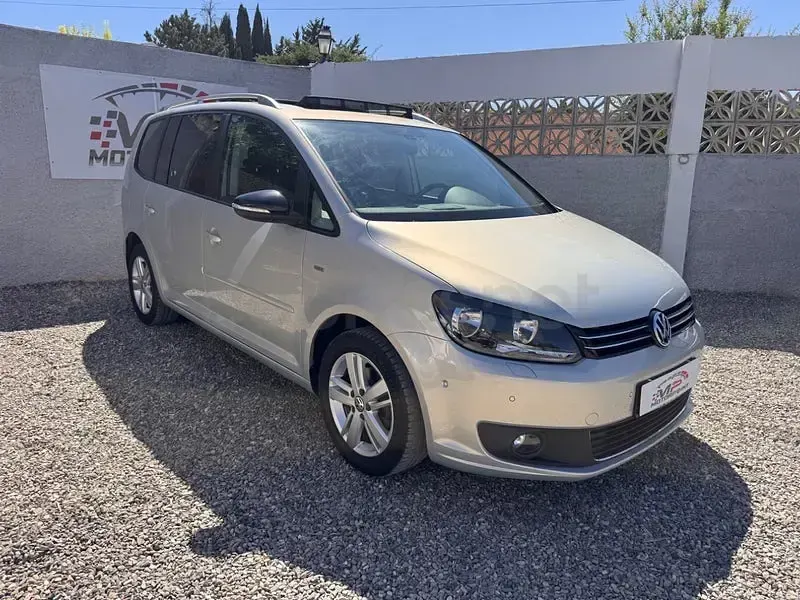 Usado VW Touran Edition 105 CV (77 kW) 2012 Gris / plata Monovolumen
