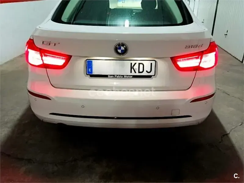 Usado BMW 318 Comfort Edition 150 CV (110 kW) 2017 Blanco Berlina