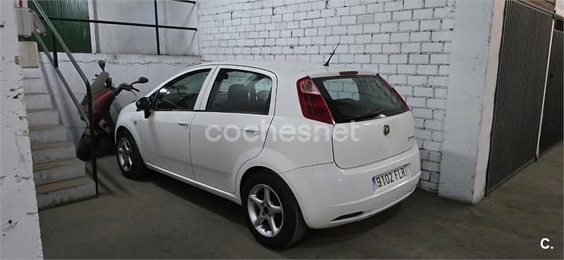 Usado Fiat Grande Punto Active 90 CV (66 kW) 2009 Blanco Utilitario