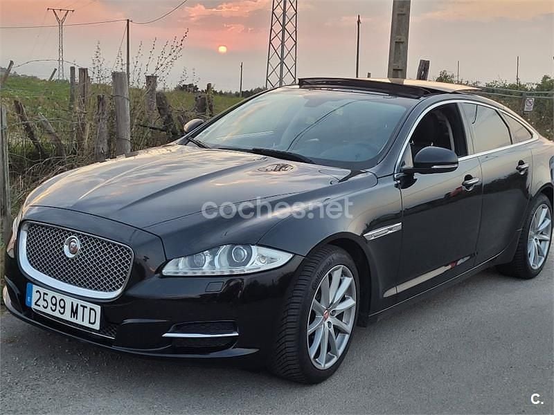 Usado Jaguar XJ Premium Luxury 275 CV (202 kW) 2014 Negro Berlina