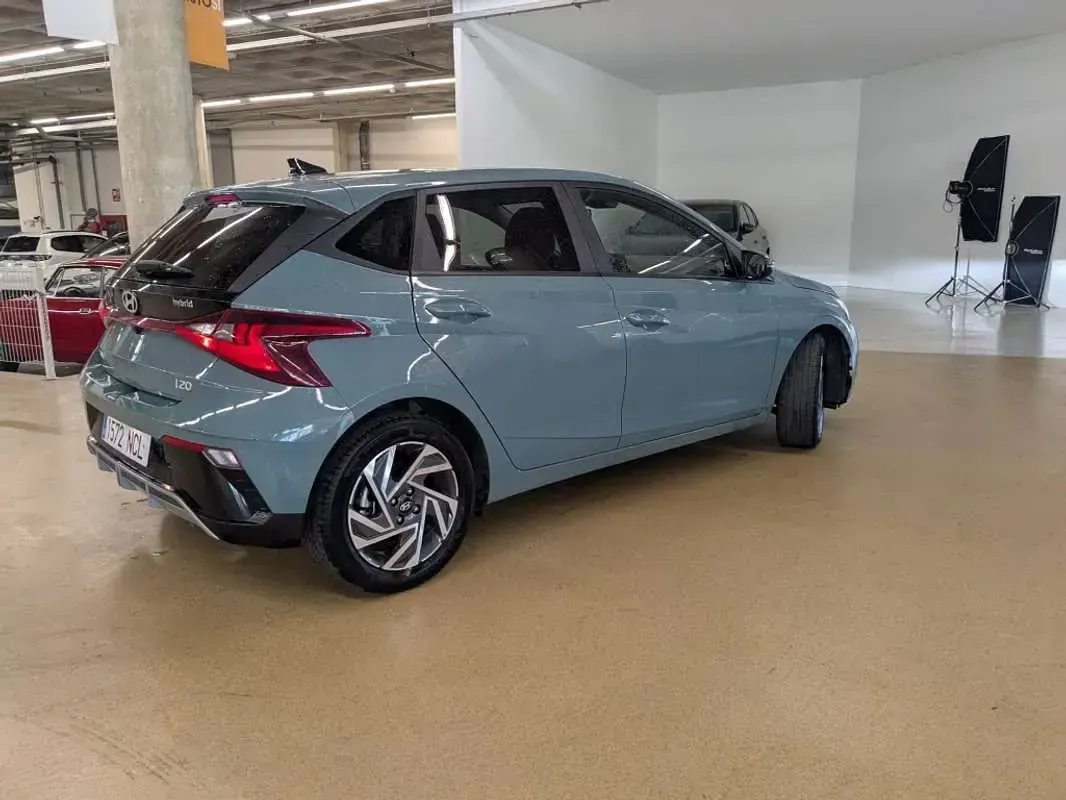 Usado Hyundai i20 101 CV (74 kW) 2025 Verde Utilitario