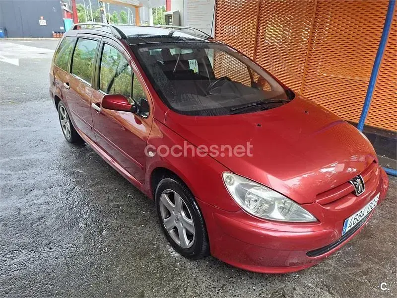 Usado Peugeot 307 136 CV (100 kW) 2004 Rojo Familiar