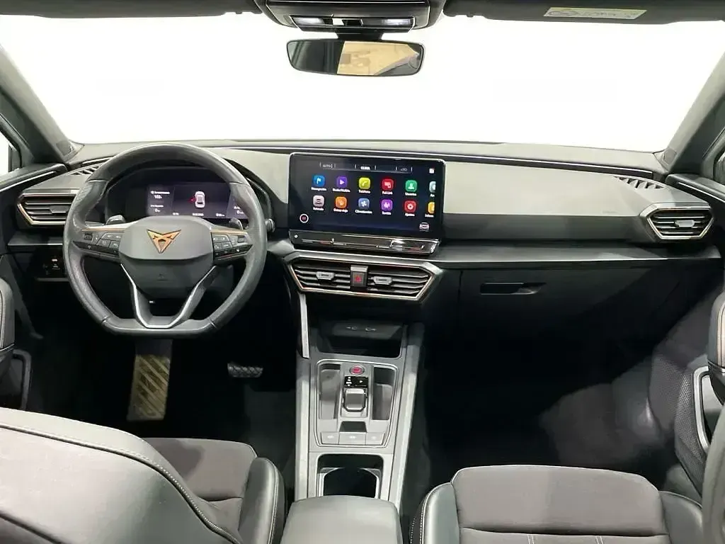 Usado Cupra Leon 150 CV (110 kW) 2024 Blanco Berlina