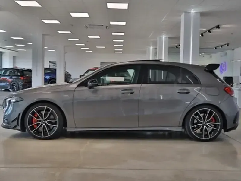 Usado Mercedes A35 AMG 306 CV (225 kW) 2022 Gris / plata Berlina