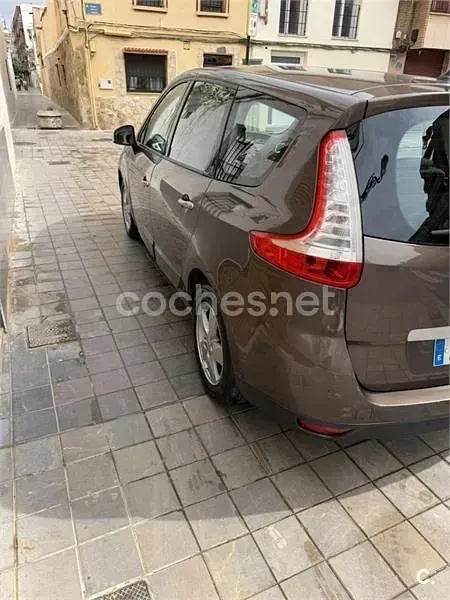 Usado Renault Scenic E-Tech Dynamique 130 CV (95 kW) 2010 Marrón Monovolumen
