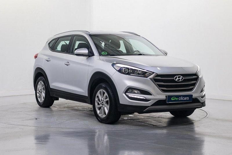 Usado Hyundai Tucson 131 CV (96 kW) 2016 Gris / plata SUV