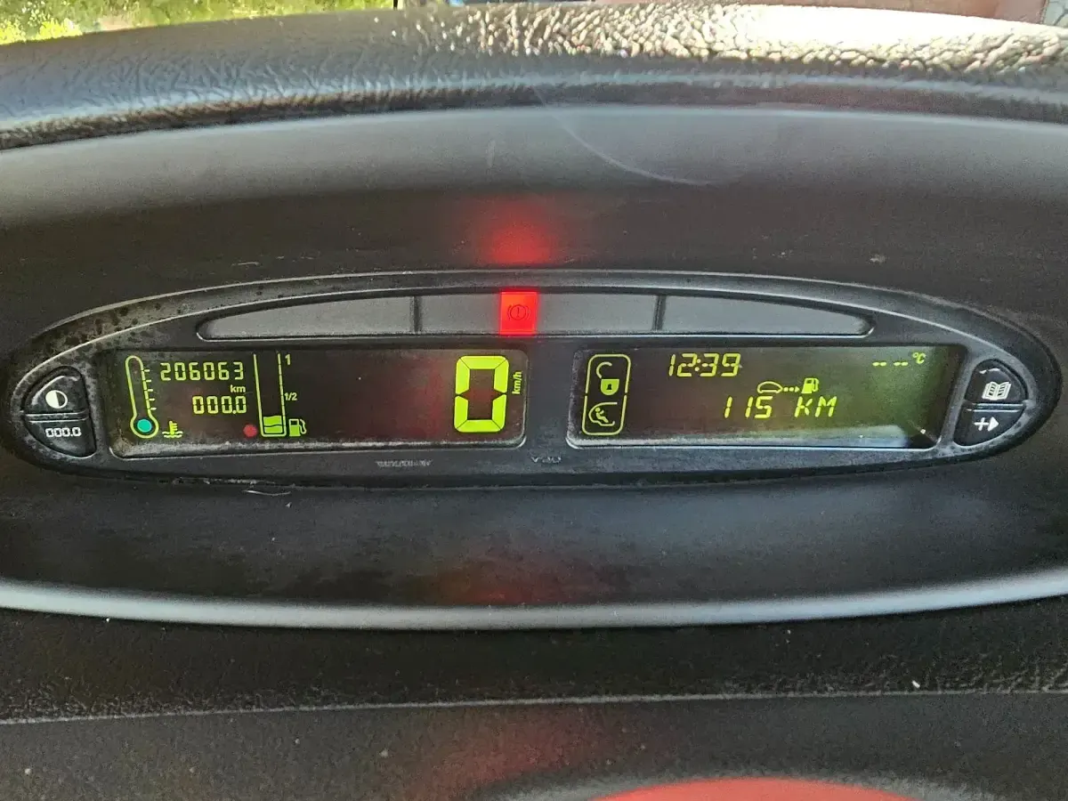 Usado Citroën Xsara Picasso 110 CV (80 kW) 2007 Marrón Monovolumen