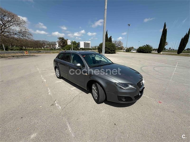 Usado Seat Exeo Ecomotive 143 CV (105 kW) 2013 Gris / plata Familiar