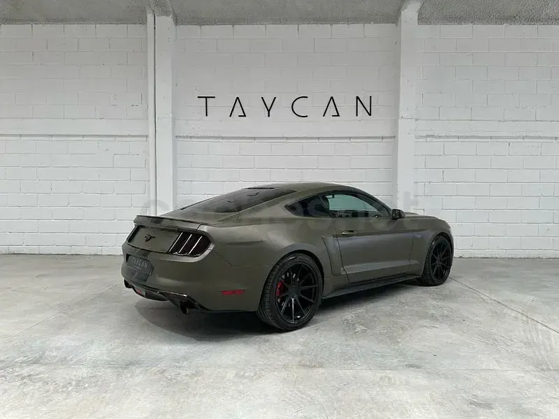 Usado Ford Mustang 310 CV (228 kW) 2015 Verde Coupe