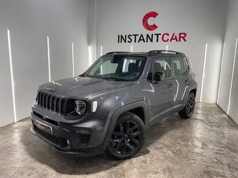 Usado Jeep Renegade Night Eagle 120 CV (88 kW) 2022 Gris / plata SUV
