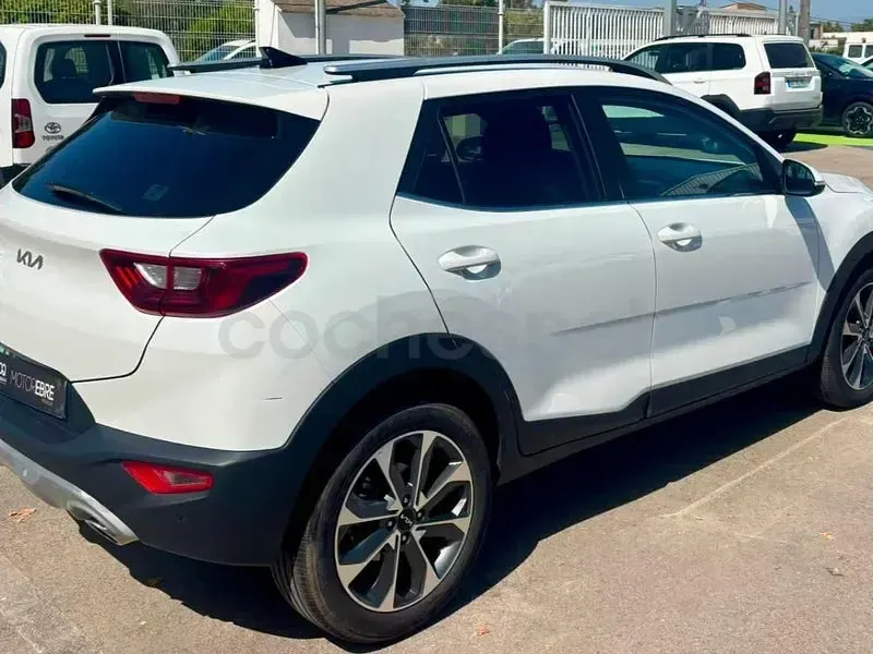 Usado Kia Stonic Style 100 CV (73 kW) 2025 Blanco SUV
