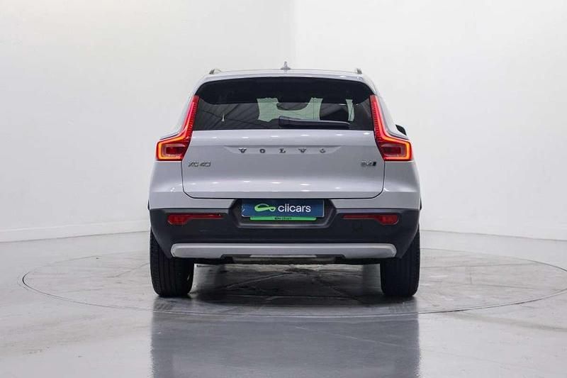 Usado Volvo XC40 Momentum 197 CV (144 kW) 2021 Plateado SUV