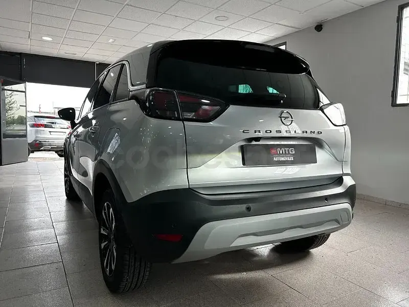 Usado Opel Crossland X Elegance 110 CV (80 kW) 2024 Gris / plata SUV