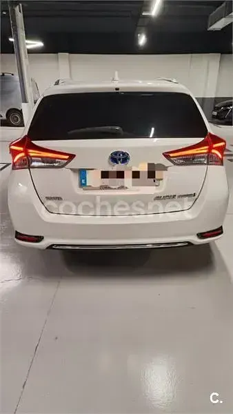 Usado Toyota Auris Hybrid Active 136 CV (100 kW) 2016 Blanco Familiar
