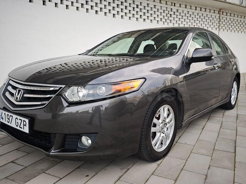 Usado Honda Accord Elegance 156 CV (114 kW) 2010 Gris / plata Berlina