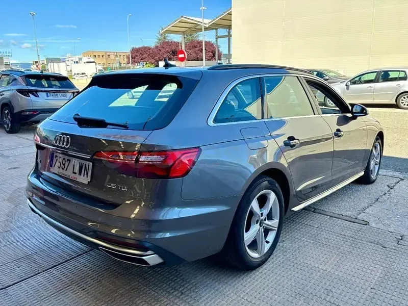 Usado Audi A4 Advanced Plus 163 CV (119 kW) 2022 Marrón Familiar