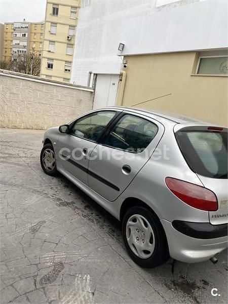 Usado Peugeot 206 60 CV (44 kW) 2002 Gris / plata Berlina