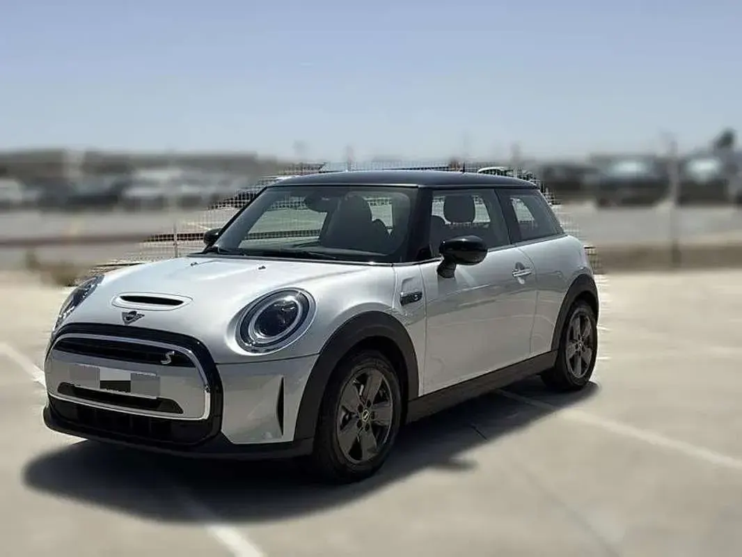 Usado Mini Cooper SE 135 kW (184 CV) 2022 Gris Utilitario