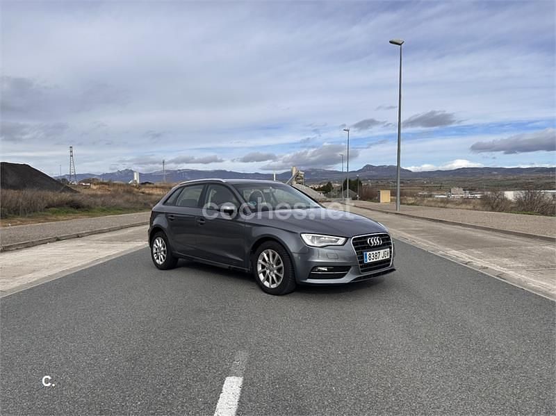 Usado Audi A3 110 CV (80 kW) 2015 Gris / plata Berlina