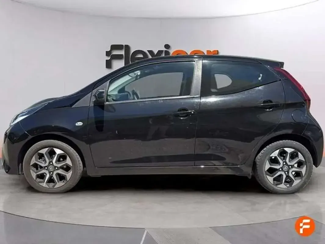 Usado Toyota Aygo X-wave 72 CV (52 kW) 2019 Negro Utilitario