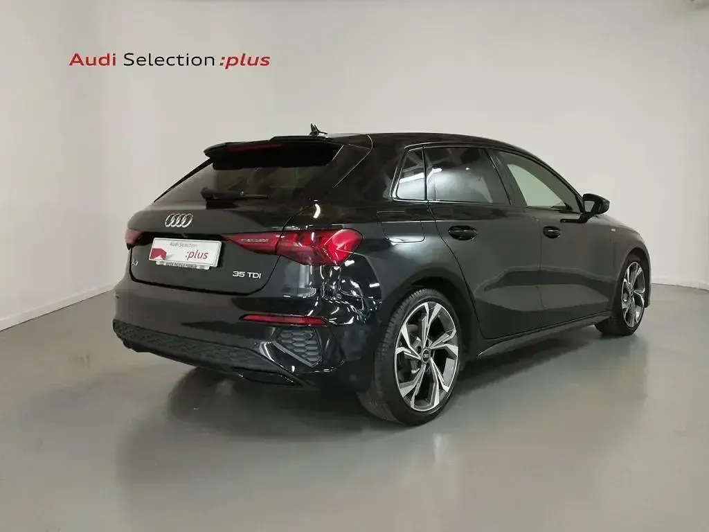 Usado Audi A3 Ambiente 150 CV (110 kW) 2021 Negro Berlina