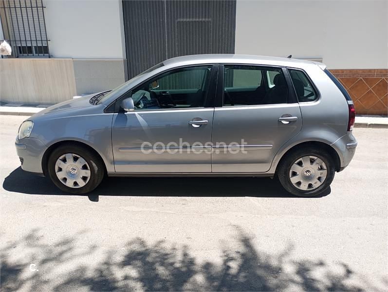 Gris / plata Usado 2006 VW Polo Advance Berlina | 2300 € (Buen precio) - Imagen 1/4