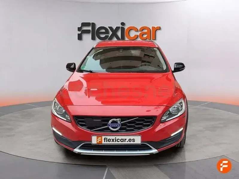 Usado Volvo V60 Kinetic 120 CV (88 kW) 2017 Rojo Familiar
