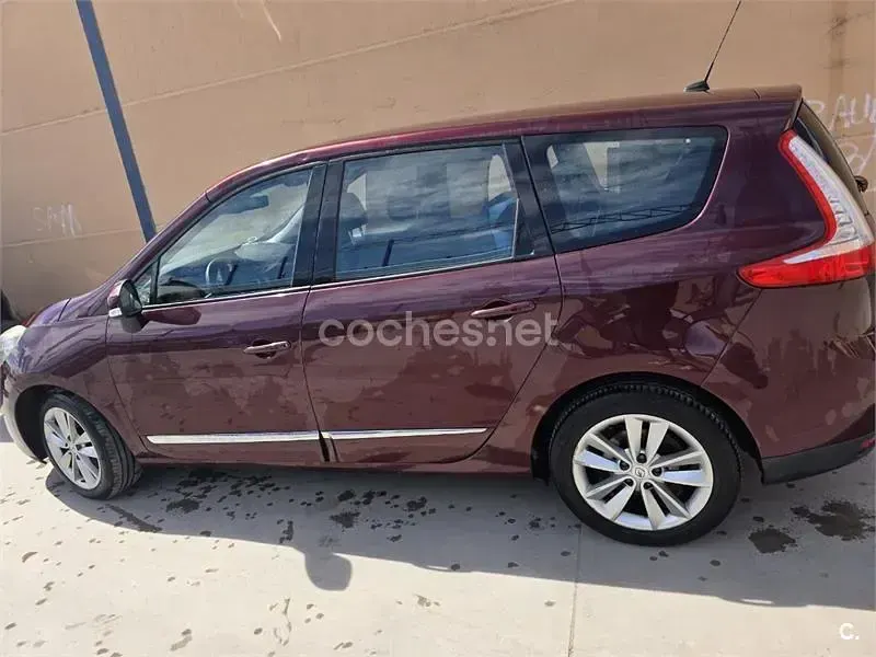 Usado Renault Scenic E-Tech Dynamique 110 CV (80 kW) 2012 Granate Monovolumen