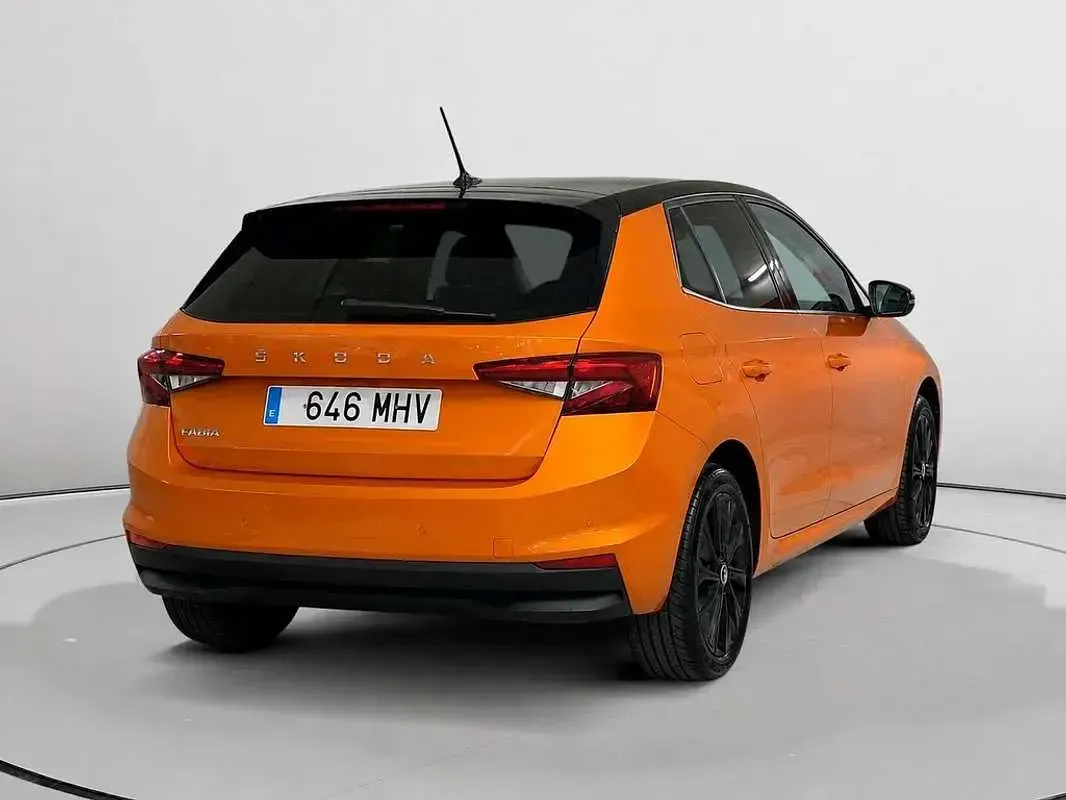 Usado Skoda Fabia Style 110 CV (80 kW) 2023 Naranja Utilitario