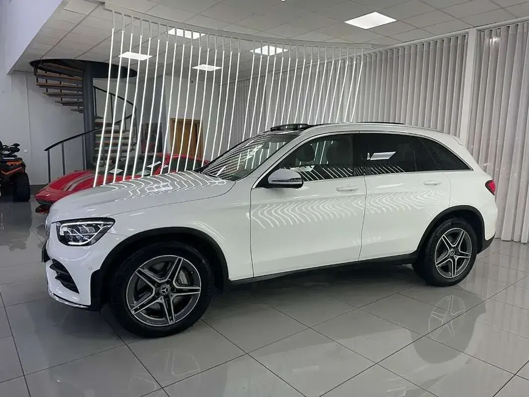 Usado Mercedes GLC300 245 HP (180 kW) 2021 Branco SUV