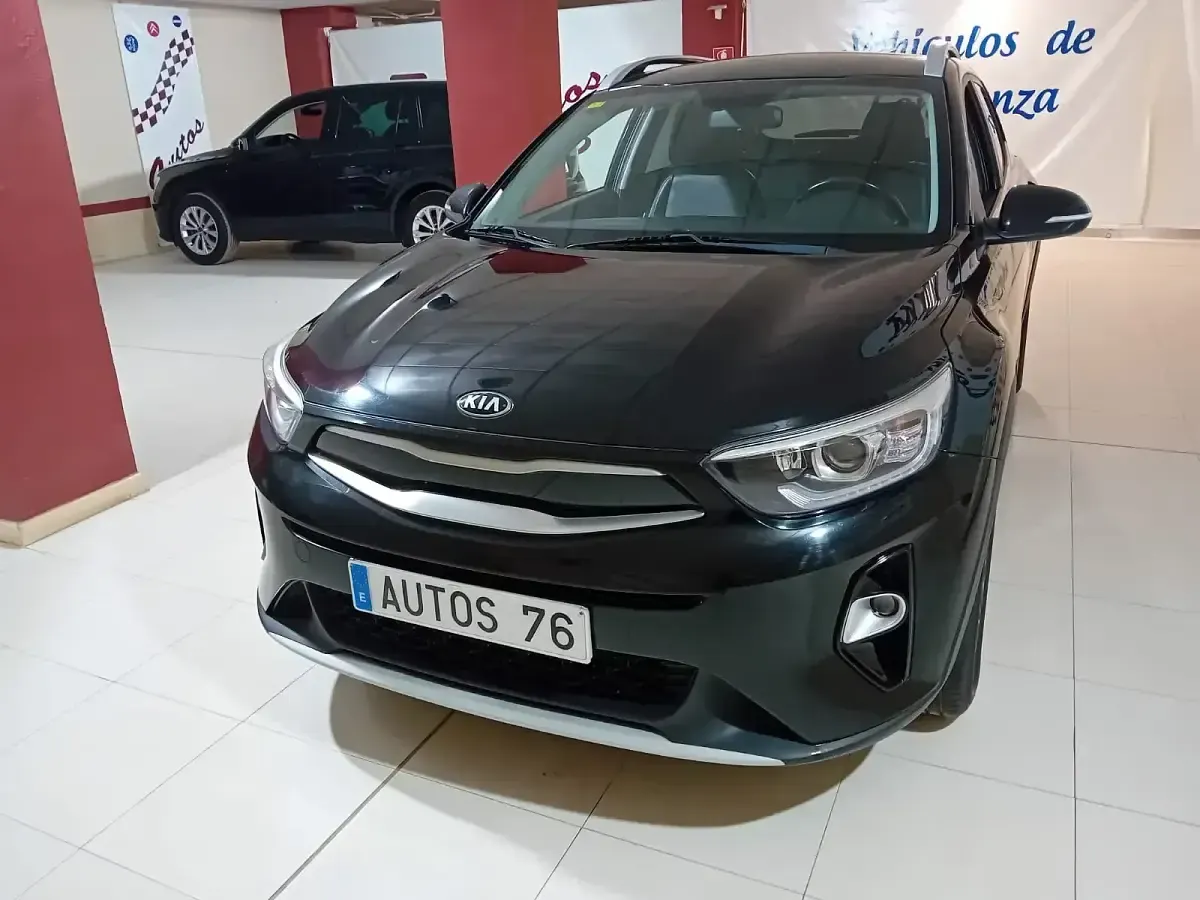 Usado Kia Stonic 100 CV (73 kW) 2020 Negro SUV