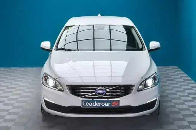 Usado Volvo V60 Momentum 150 CV (110 kW) 2018 Blanco Familiar
